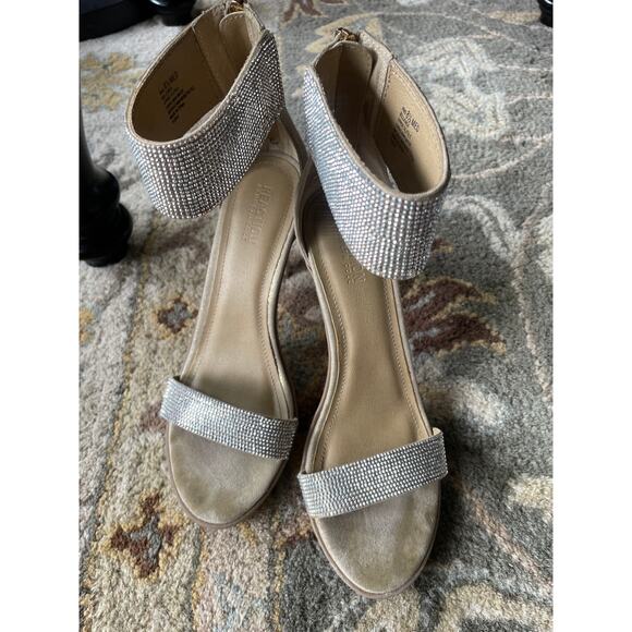 Kenneth Cole Reaction, Size 8.5 M, Champagne Gold Strappy Heels, SIlver Crystals - Picture 2 of 8